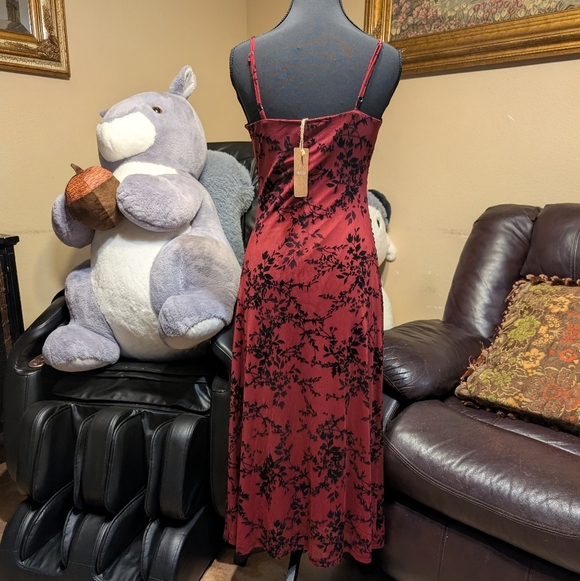 Rihoas / New With Tags / Small / Red Floral Bodycon Slip Midi Dress - Picture 4 of 4